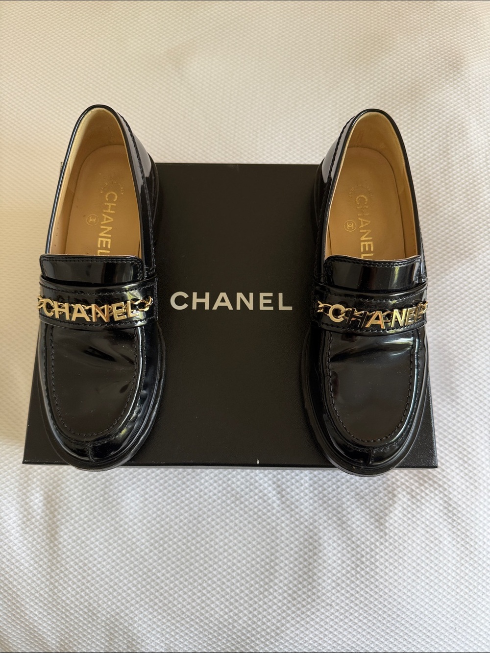 CHANEL Black Patent Leather Men’s Logo Chain Loafers